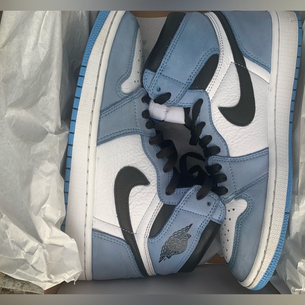 Jordan 1 OG “ University Blue” - Picture 3 of 3